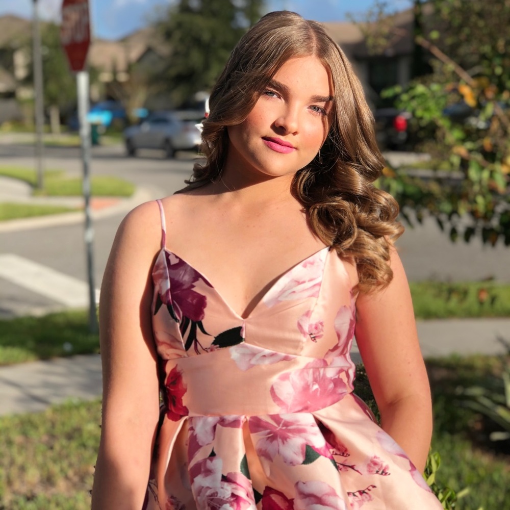 Stunning flower A line dress..